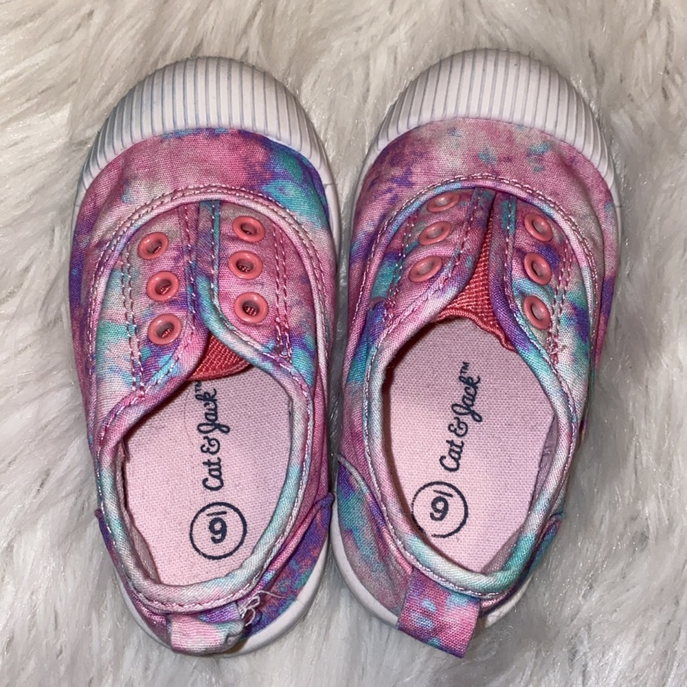 Baby cat and jack shoes size 6